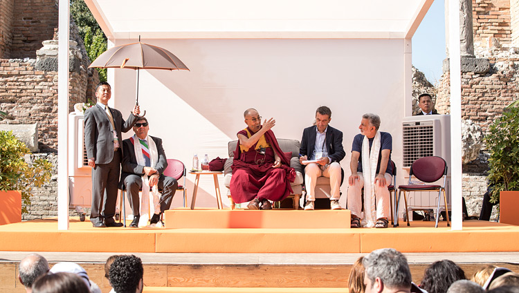 His Holiness the Dalai Lama speaking on "Peace is the Meeting of Peoples" at the Greek Theatre in Taormina, Sicily, Italy on September 16, 2017. Photo by Paolo Regis