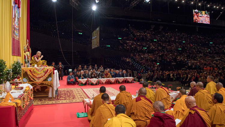 His Holiness the Dalai Lama speaking at the Hallenstadion in Zurich, Switzerland on October 14, 2016. Photo/Manuel Bauer