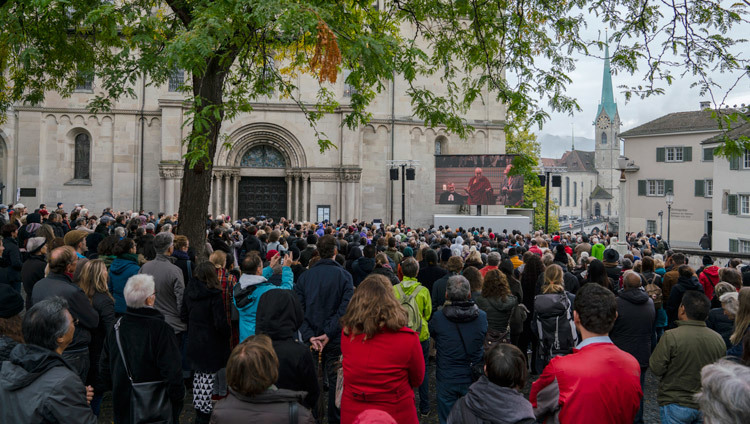 Over 700 people watching the inter-faith prayer meeting on a big screen outside of Grossmuenster Church in Zurich, Switzerland on October 15, 2016. Photo/Tenzin Choejor/OHHDL