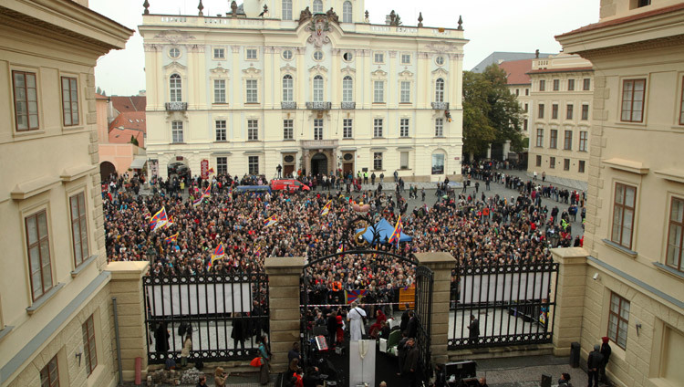 A view of Hradcanske Square during welcoming ceremonies for His Holiness the Dalai Lama in Prague, Czech Republic on October 17, 2016. Photo/Ondrej Besperat