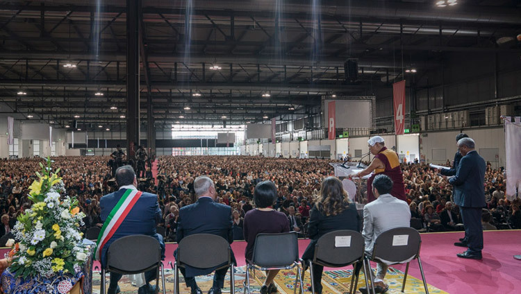 His Holiness the Dalai Lama speaking to a crowd of over 12000 at the Rho Fiera Milano hall in Milan, Italy on October 22, 2016. Photo/Tenzin Choejor/OHHDL