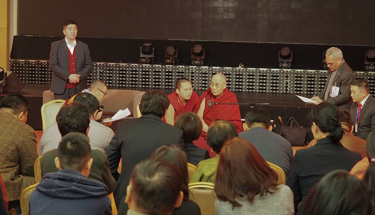 His Holiness the Dalai Lama speaking to members of the Jetsun Dhampa Center in Ulaanbaatar, Mongolia on November 21, 2016. Photo/Tenzin Taklha/OHHDL