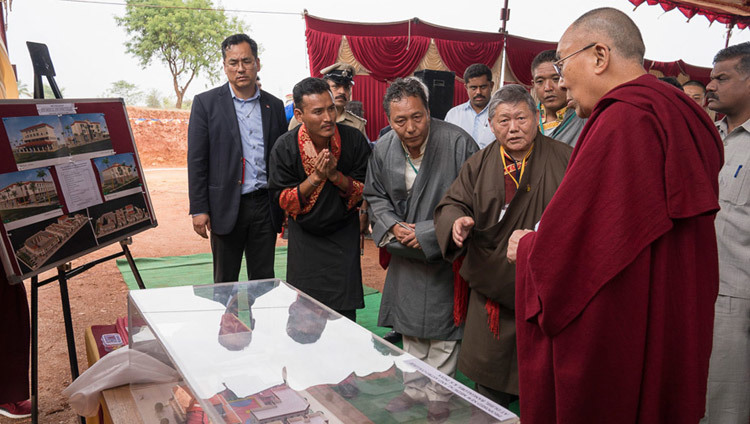 His Holiness the Dalai Lama looking at a model of the branch of the Men-tsee-khang in Bengaluru, Karnataka, India on December 14, 2016. Photo/Tenzin Choejor/OHHDL