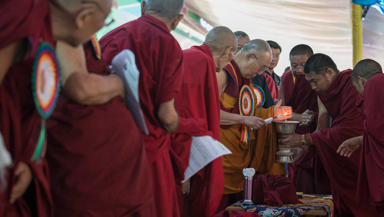 His Holiness the Dalai Lama lighting a lamp to inaugurate the ceremonies celebrating the 600h Anniversary of Drepung Monastery in Mundgod, Karnataka, India on December 21, 2016. Photo/Tenzin Choejor/OHHDL