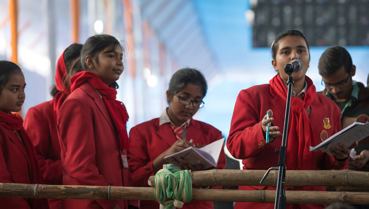 A student asking His Holiness the Dalai Lama a question during his talk to 2000 students from the local area at the Kalachakra teaching ground in Bodhgaya, Bihar, India on December 31, 2016. Photo/Tenzin Choejor/OHHDL