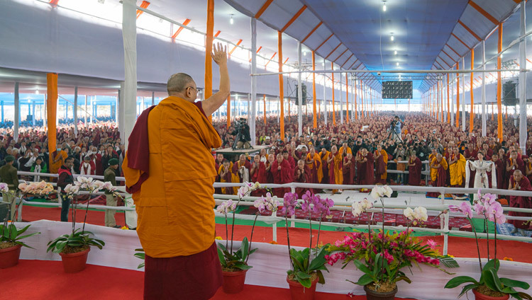 His Holiness the Dalai Lama waving to the crowd before the first teaching of the 34th Kalachakra Empowerment in Bodhgaya, Bihar, India on January 2, 2017. Photo/Tenzin Choejor/OHHDL