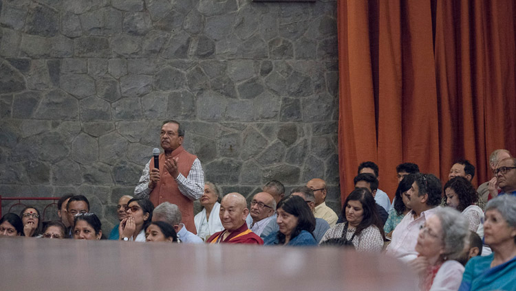 A member of the audience asking His Holiness the Dalai Lama a question during his talk at the launch of Arun Shourie's book "Two Saints" at the Indian International Centre in New Delhi, India on May 25, 2017. Photo by Tenzin Choejor/OHHDL