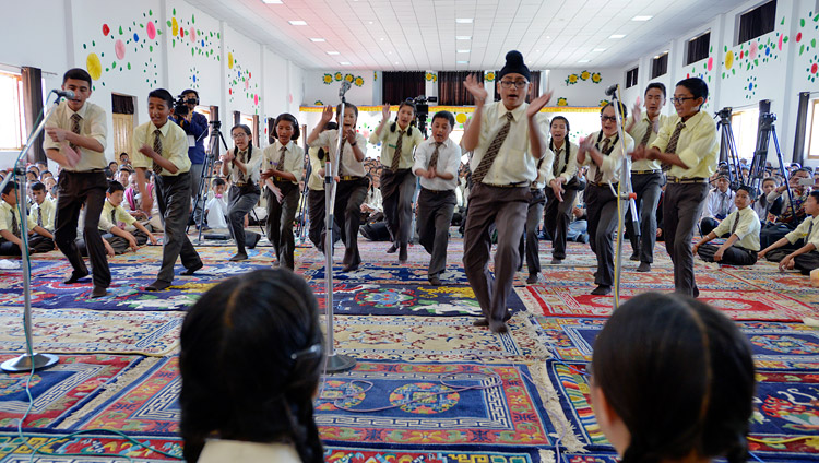 Students demonstrating Buddhist philosophy debate at the start of His Holiness the Dalai Lama's visit to Ladakh Public School in Leh, Ladakh, J&K, India on July 8, 2017. Photo by Lobsang Tsering/OHHDL