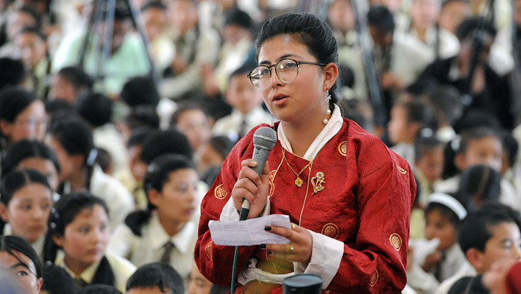 A student asking His Holiness the Dalai Lama a question during his talk at Ladakh Public School in Leh, Ladakh, J&K, India on July 8, 2017. Photo by Lobsang Tsering/OHHDL