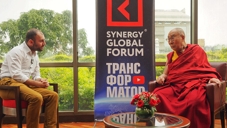 Grigory Avetov, CEO of Synergy Business School, Russia talking to His Holiness the Dalai Lama in Delhi, India on August 3, 2017. Photo by Jeremy Russell/OHHDL