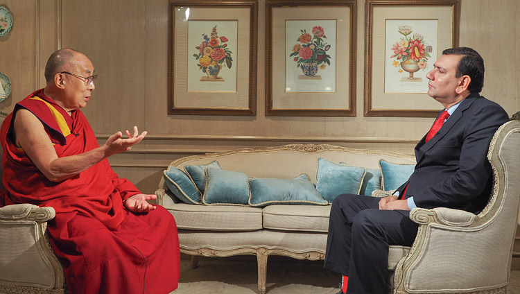 Srinjoy Chowdhury, National Affairs Editor for Times Now, interviewing His Holiness the Dalai Lama in New Delhi, India on August 6, 2017. Photo by Jeremy Russell/OHHDL