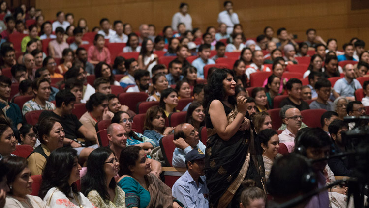 A member of the audience asking His Holiness the Dalai Lama a question during his talk at the Siri Fort Auditorium in New Delhi, India on August 10, 2017. Photo by Tenzin Choejor/OHHDL