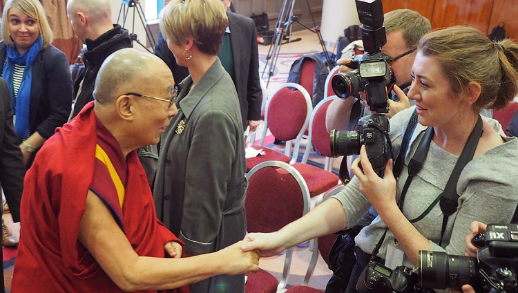 His Holiness the Dalai Lama shaking hands with journalists at the conclusion of their meeting in Derry, Northern Ireland, UK on September 11, 2017. Photo by Jeremy Russell/OHHDL