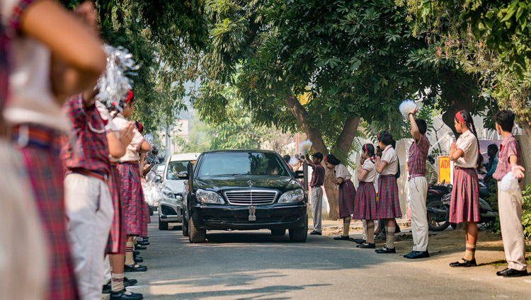 Students line the road to welcome His Holiness the Dalai Lama on his arrival at CJ DAV Public School in Meerut, UP, India on October 16, 2017. Photo by Tenzin Choejor