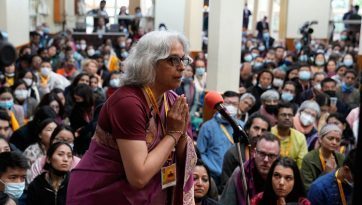 뉴델리 티베트 하우스의 날란다 대학 졸업생 및 재학생 예방